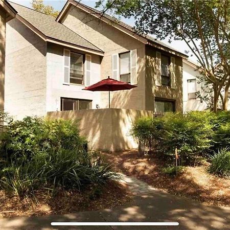 In The Heart Of Harbour Town 2Br 2Ba Pool Access Close To Beach Hilton Head Island Esterno foto
