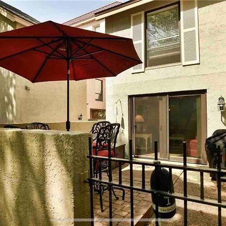 In The Heart Of Harbour Town 2Br 2Ba Pool Access Close To Beach Hilton Head Island Esterno foto