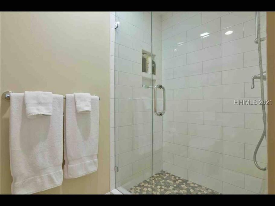 In The Heart Of Harbour Town 2Br 2Ba Pool Access Close To Beach Hilton Head Island Esterno foto