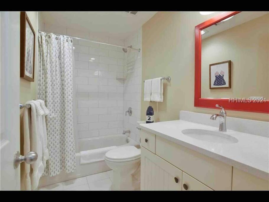 In The Heart Of Harbour Town 2Br 2Ba Pool Access Close To Beach Hilton Head Island Esterno foto