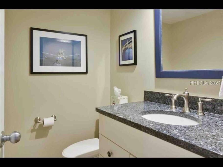 In The Heart Of Harbour Town 2Br 2Ba Pool Access Close To Beach Hilton Head Island Esterno foto