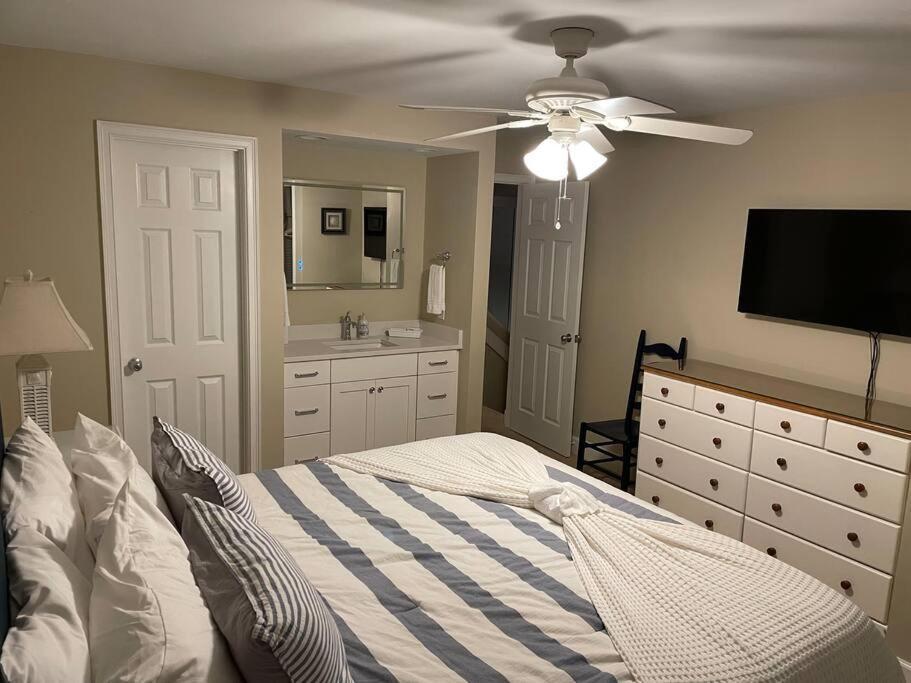 In The Heart Of Harbour Town 2Br 2Ba Pool Access Close To Beach Hilton Head Island Esterno foto