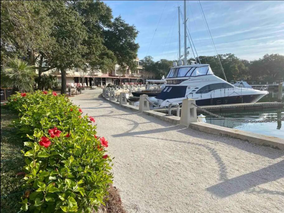 In The Heart Of Harbour Town 2Br 2Ba Pool Access Close To Beach Hilton Head Island Esterno foto
