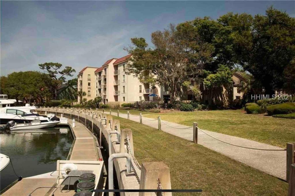 In The Heart Of Harbour Town 2Br 2Ba Pool Access Close To Beach Hilton Head Island Esterno foto