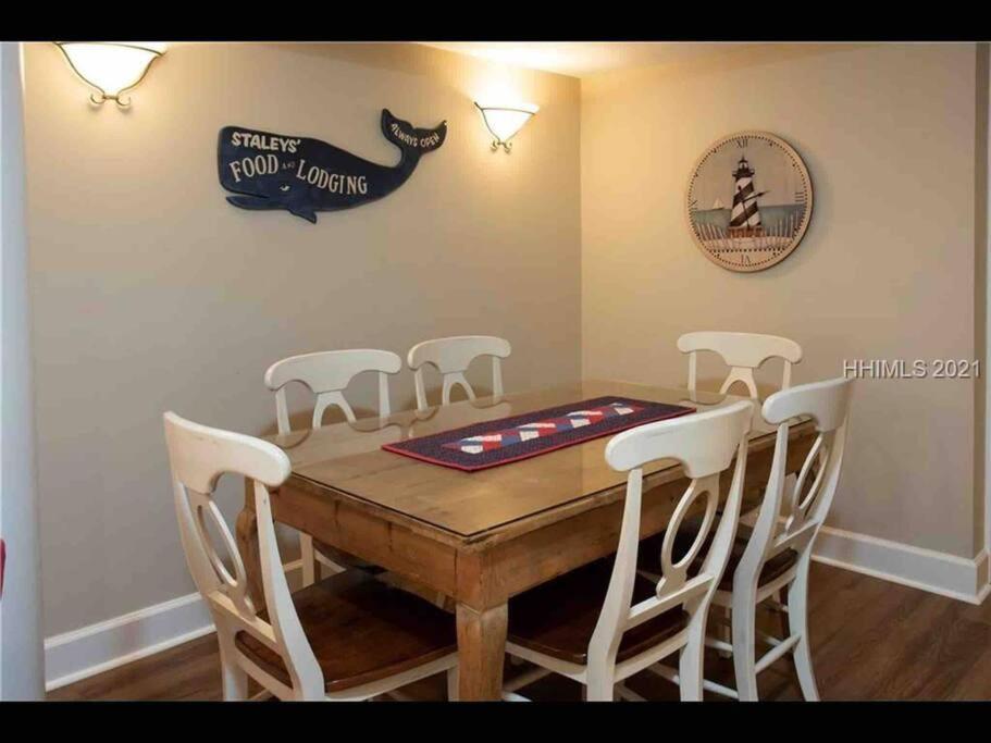 In The Heart Of Harbour Town 2Br 2Ba Pool Access Close To Beach Hilton Head Island Esterno foto