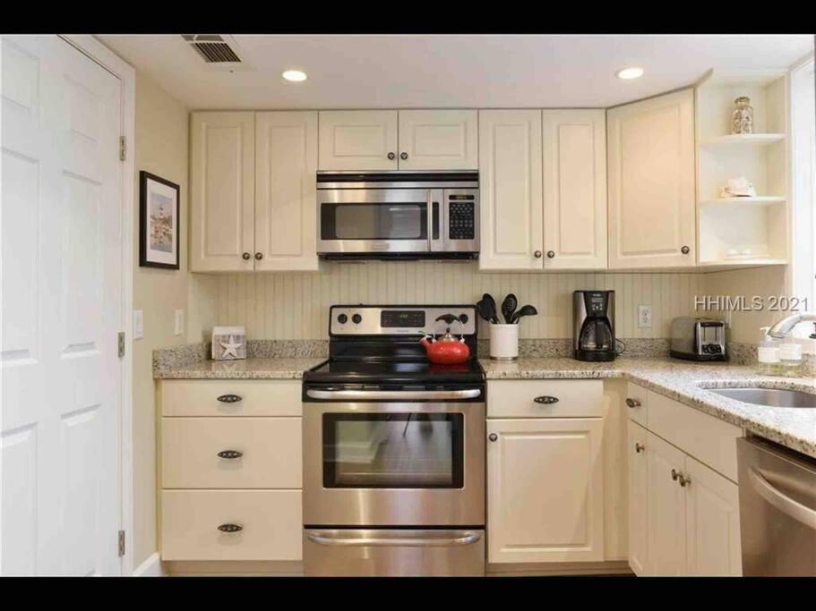 In The Heart Of Harbour Town 2Br 2Ba Pool Access Close To Beach Hilton Head Island Esterno foto